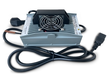 Chargeur pour AKM80-1, prise C13 pour équipement à froid, 48 V / 53 Ah, wipeket