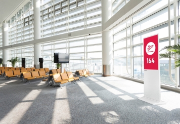 Digitaler Kundenstopper DKS-LED43 inkl. Transportbox, Weiß, 43 in Display, Android 11, TecMaschin 