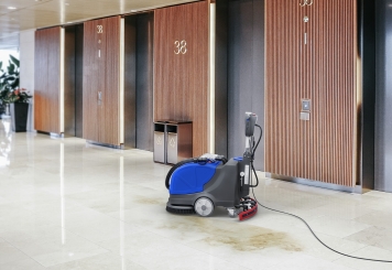 Scrubber dryer SWM30, 1.200 m²/h, brush diameter 430 mm, wipeket 