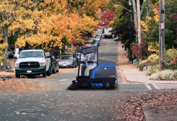 Battery-powered road sweeper SKM80E, 15.200 m²/h, 1.950 mm x 2.190 mm x 2.085 mm, wipeket 