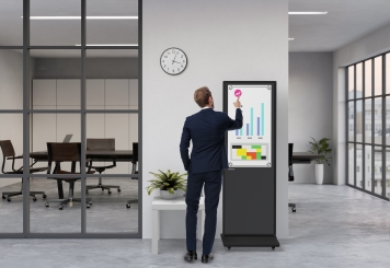 Mobiler digitaler Kundenstopper DKST-LED43 mit Touchscreen inkl. Transportbox, Schwarz, 43 in Display, Android 13, TecMaschin 