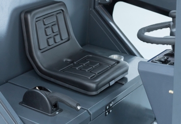 Battery-powered road sweeper SKM80E, 15.200 m²/h, 1.950 mm x 2.190 mm x 2.085 mm, wipeket 